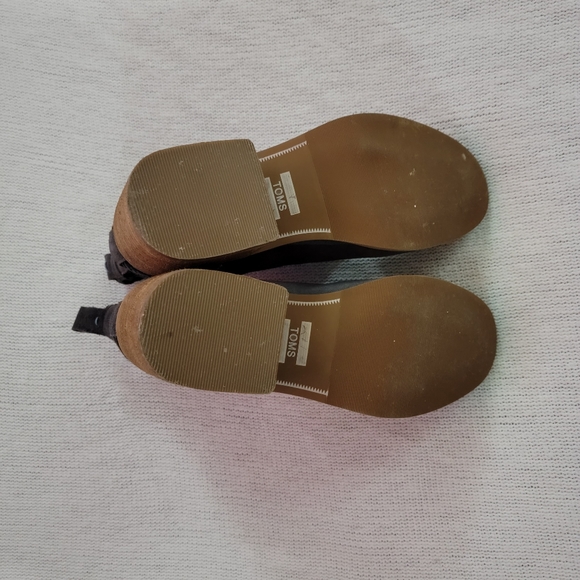 Tom's Booties - Picture 3 of 5